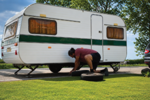 Lekke band met de caravan