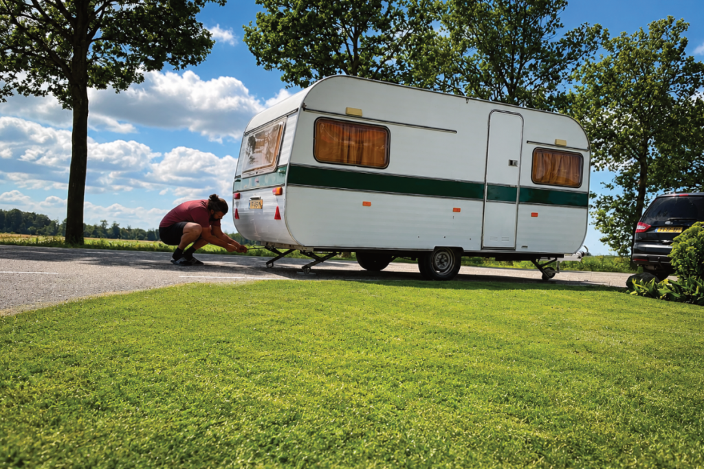 Lekke band met de caravan